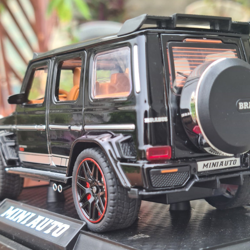 1:32 Brabus 800 G-Class Diecast Model Car | Full Metal | Lights & Sound