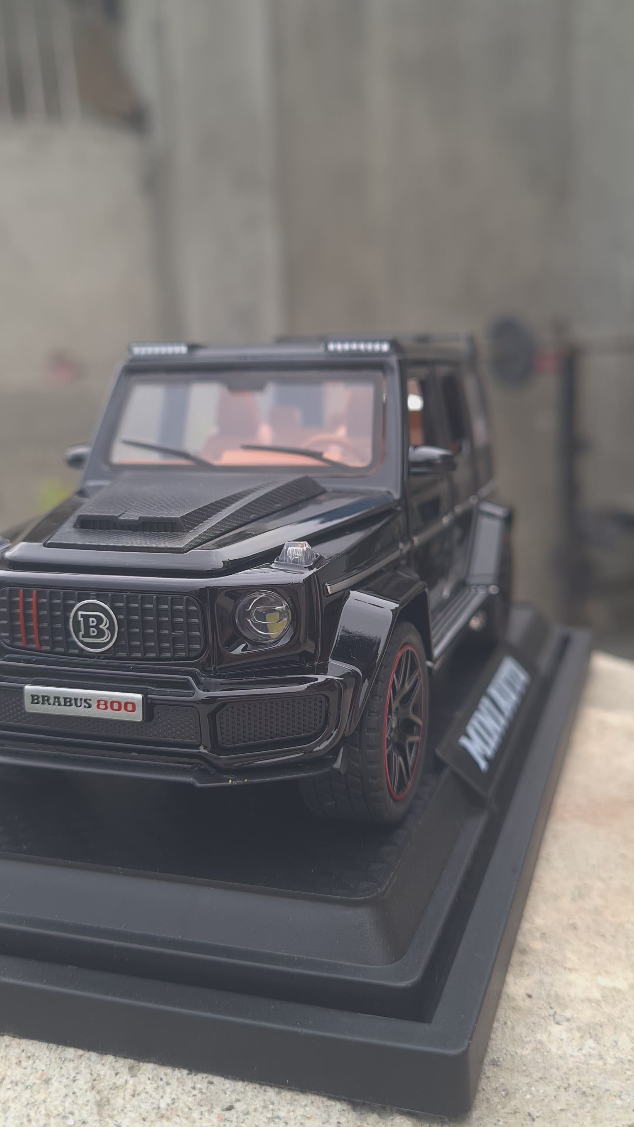 1:32 Brabus 800 G-Class Diecast Model Car | Full Metal | Lights & Sound
