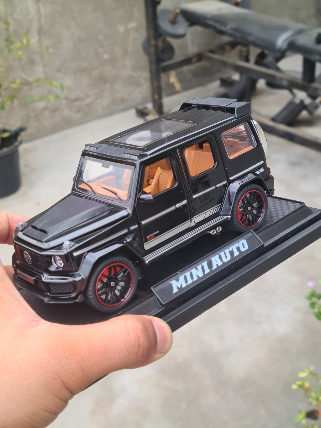1:32 Brabus 800 G-Class Diecast Model Car | Full Metal | Lights & Sound