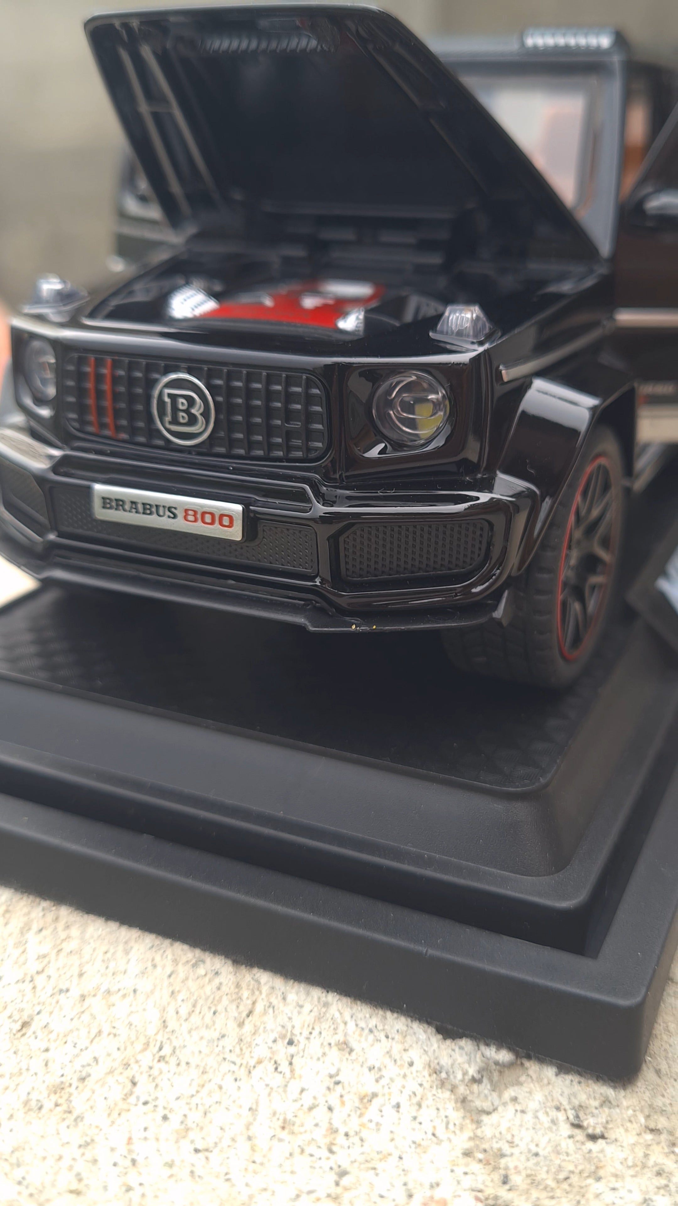 1:32 Brabus 800 G-Class Diecast Model Car | Full Metal | Lights & Sound