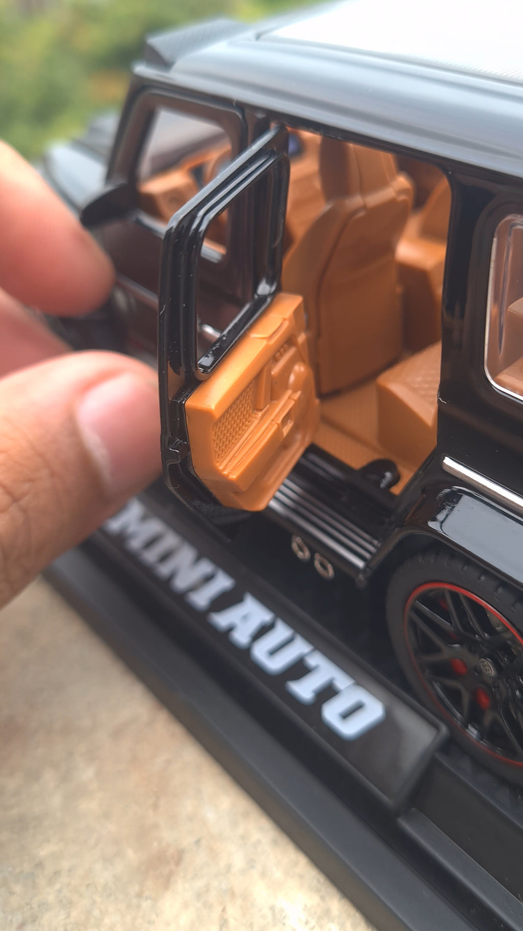 1:32 Brabus 800 G-Class Diecast Model Car | Full Metal | Lights & Sound